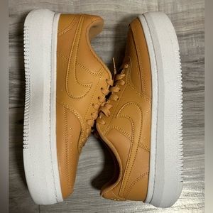 Nike Court Vision - Size 9